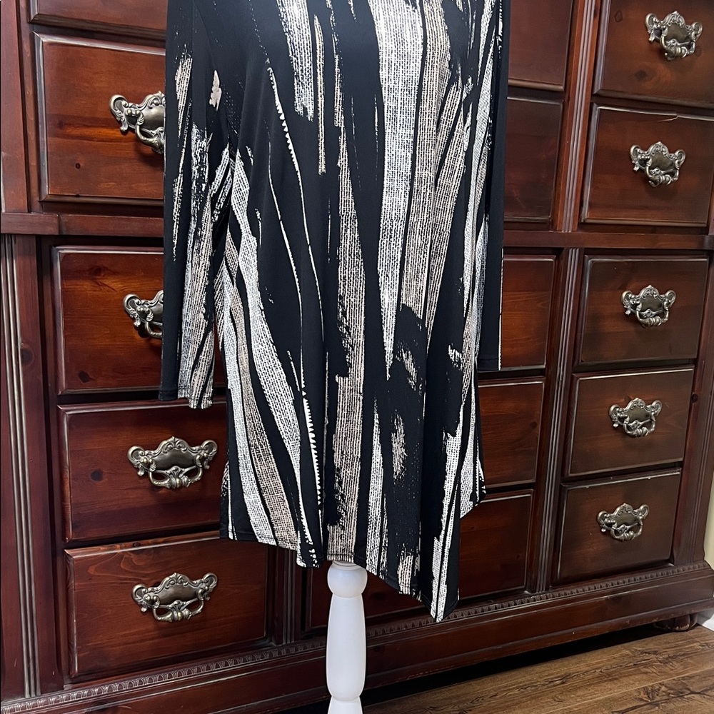 Chico's Black and White Tunic Top